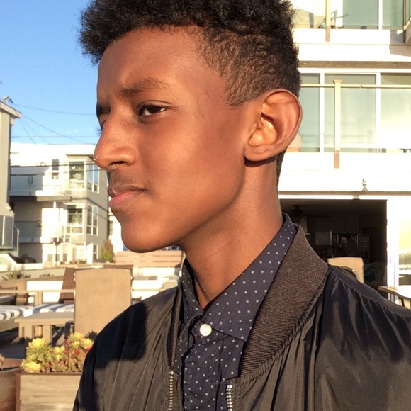 Profile Picture of Simon Ephrem (@simonephrem) on Poshmark
