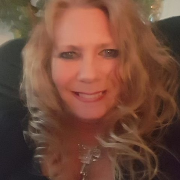 Profile Picture of Darla Degolier (@darladegolier) on Poshmark