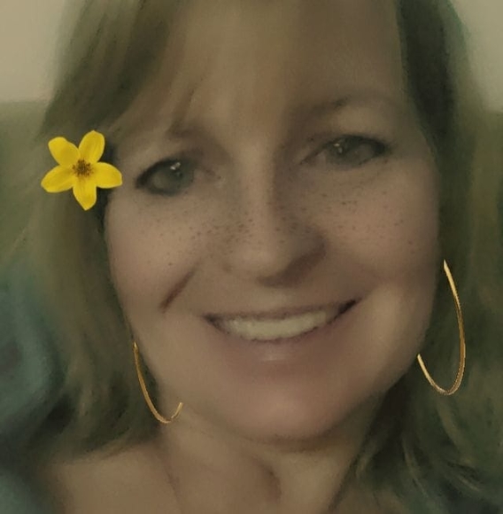 Profile Picture of Peggy Silvaggio (@peggysilvaggio2) on Poshmark