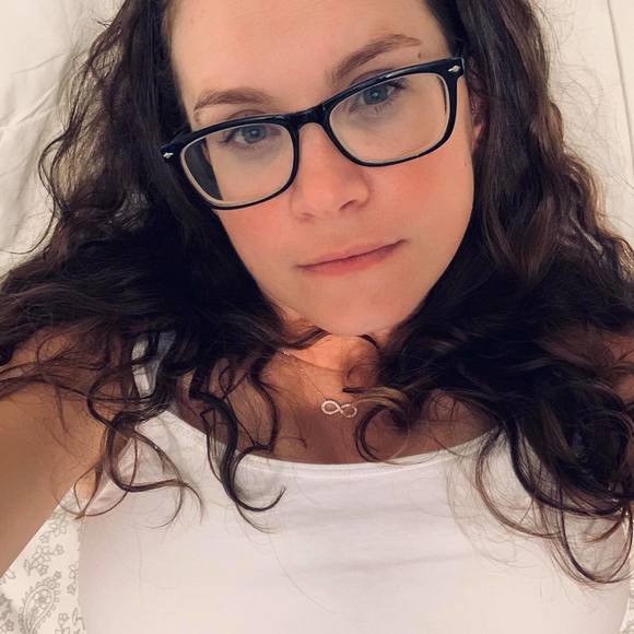 Jennifer Laxton - Poshmark Profile Picture of Jennifer Laxton (@laxton_jennifer) on Poshmark