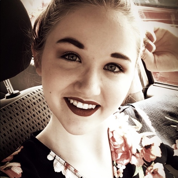 Profile Picture of Danielle Nusbaum (@roux98) on Poshmark