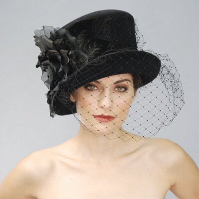 Profile Picture of Louise Green (@louisegreenhats) on Twitter