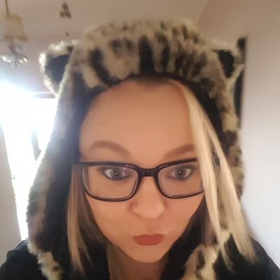 Profile Picture of Melissa Raper (@LeFluffball_) on Twitter