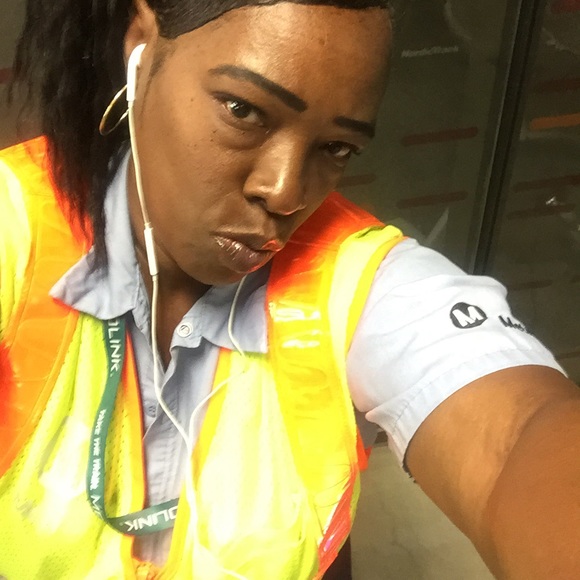 Profile Picture of Alice Lee (@alice64lee) on Poshmark