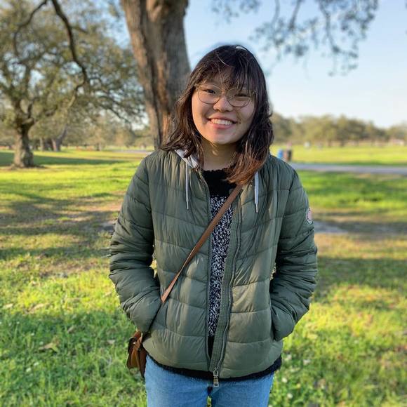 Profile Picture of Angel Zhang (@angelzhang337) on Poshmark