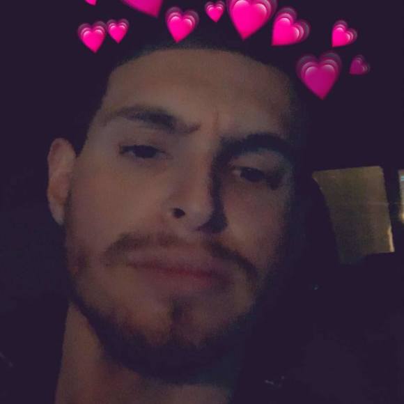 Profile Picture of Aaron Pompa (@aaron_pompa) on Poshmark