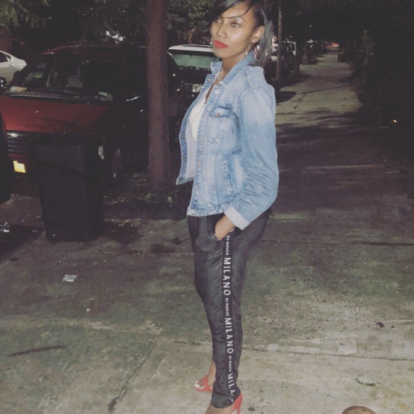 Profile Picture of Tommi Edwards (@ms_tommi) on Poshmark