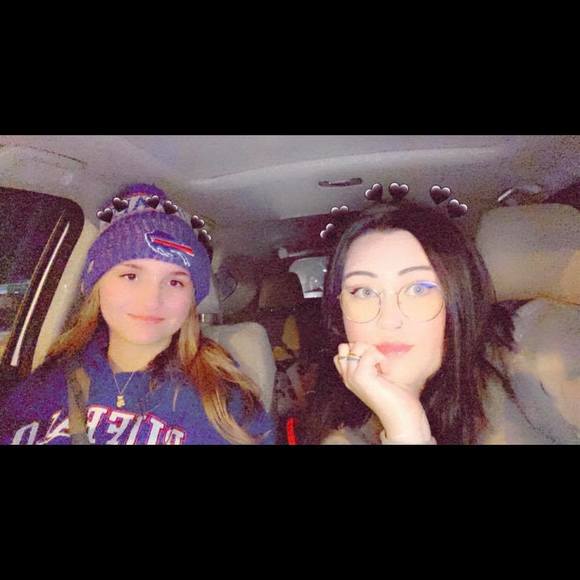 Profile Picture of Isabella Tabaczynski (@itabaczynski) on Poshmark