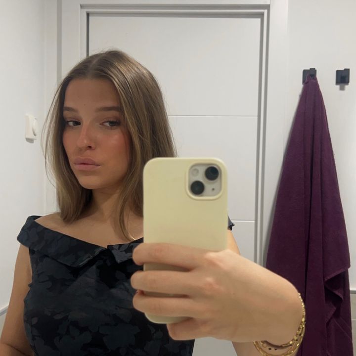 Profile Picture of Carlitaa (@carlarobleeda) on Tiktok