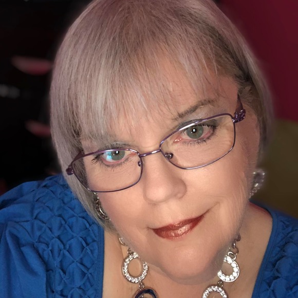 Profile Picture of Barbara Hurley (@quiltingmom777) on Poshmark