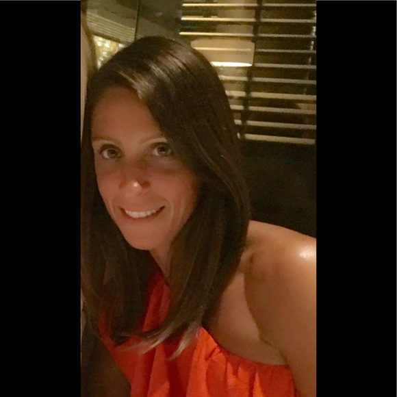 Profile Picture of Elizabeth Krauser (@elk1978) on Poshmark