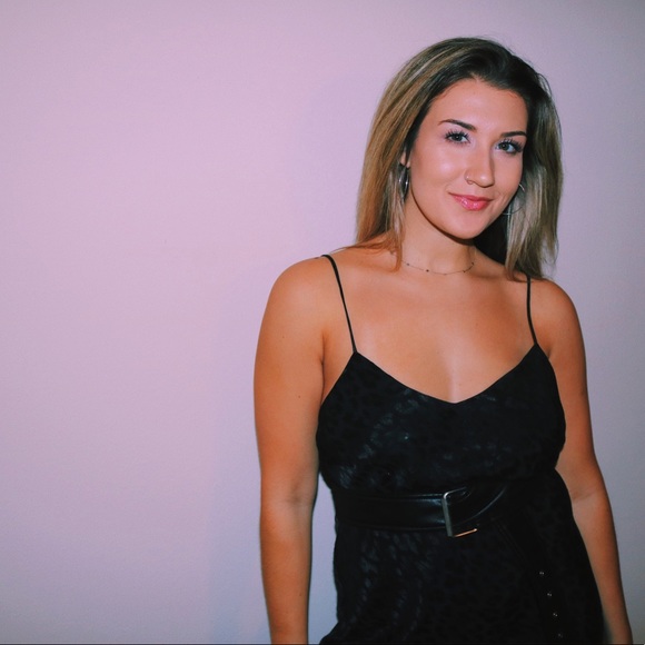Profile Picture of April Gossman (@aprilgossman733) on Poshmark