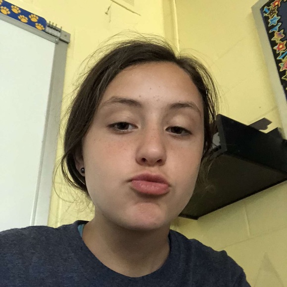 Profile Picture of Olivia Blaszczynski (@olivia04bla) on Poshmark
