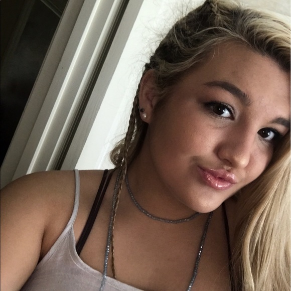 Profile Picture of Jacqueline Maxwell (@jackieemaxwell) on Poshmark