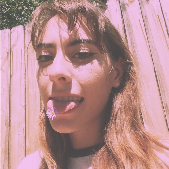 Profile Picture of Hazel Lyon (@hazeylo) on Poshmark