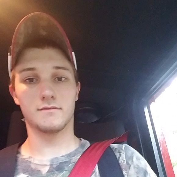 Profile Picture of Kyle Moyer (@kylemoyer12) on Poshmark