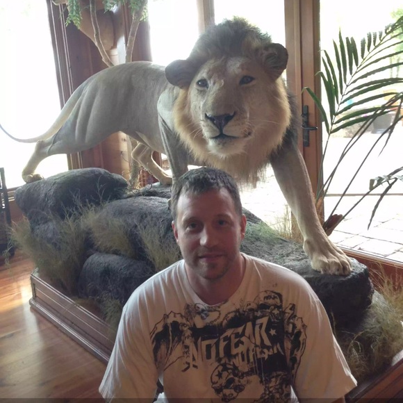 Profile Picture of Brian Hoyland (@brihoy) on Poshmark