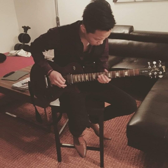 Profile Picture of Shwe Maunge (@shwemg) on Poshmark