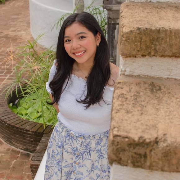 Profile Picture of Sofia Trinidad (@sofiatrinidad) on Poshmark