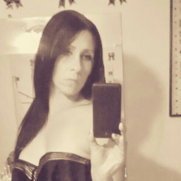 Profile Picture of Michelle Hallberg (@m_hallberg) on Poshmark