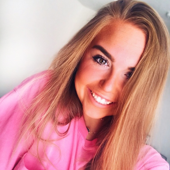 Profile Picture of Natalie Cheyney (@nataliecheyney) on Poshmark