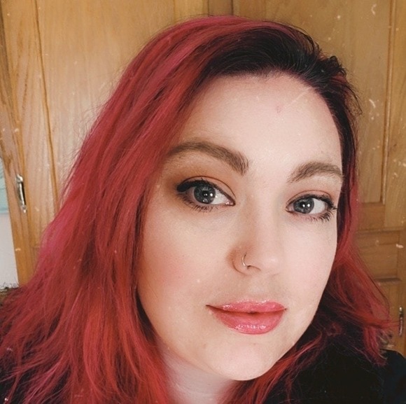 Profile Picture of Laura Hayes (@laurahayes3) on Poshmark