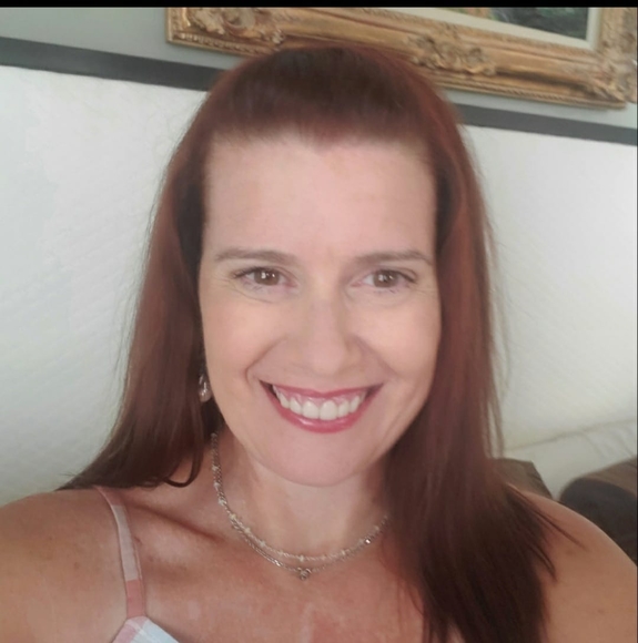 Profile Picture of Debra Beisner (@debrabeisner) on Poshmark