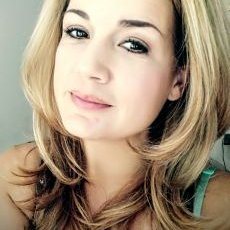 Profile Picture of Brenda Lucier (@MiniRosesett) on Twitter