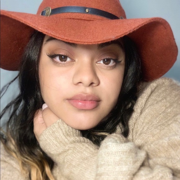 Profile Picture of Marilyn Rivas (@marilyn_711) on Poshmark