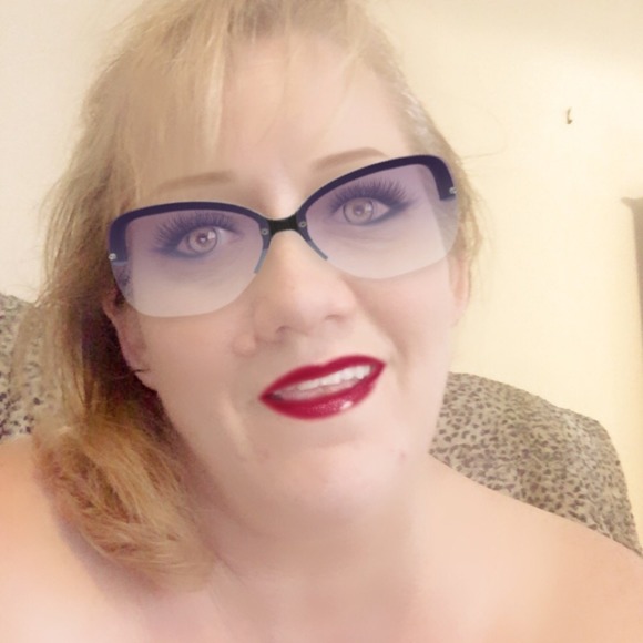 Profile Picture of Sheree Gordon (@sheree269) on Poshmark