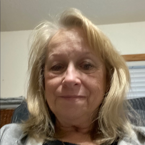 Profile Picture of Debra Swidorski (@daswid31) on Poshmark