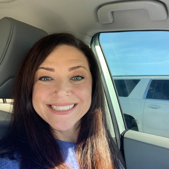 Profile Picture of Amanda Scott (@amanda58) on Poshmark