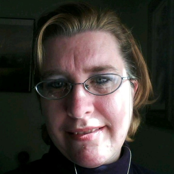 Profile Picture of Lysa Barbone (@emeraldspring) on Poshmark