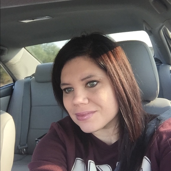 Profile Picture of Loraine Burkybile (@lburky) on Poshmark