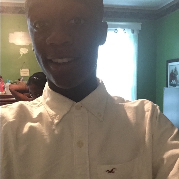 Profile Picture of Quentin S (@tinoquen) on Poshmark