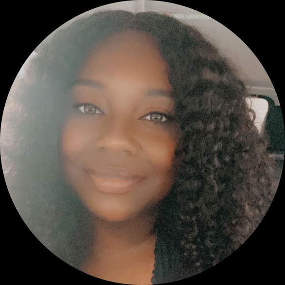 Profile Picture of Asia Wickliff (@axbabzy) on Poshmark