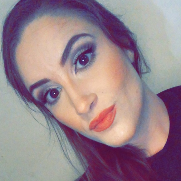 Profile Picture of Amanda Pyke (@amandapyke) on Poshmark