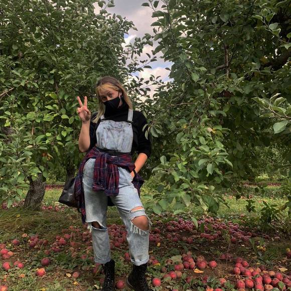 Profile Picture of Cassidy Potter (@cjmpkys) on Poshmark