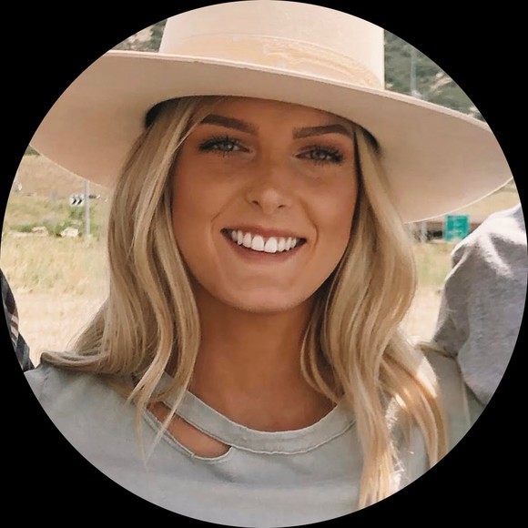 Profile Picture of Brianna Eisele (@brianna_ne) on Poshmark