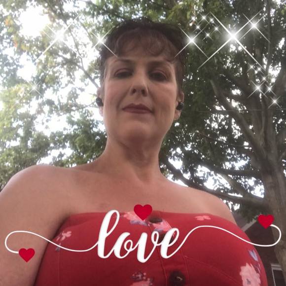 Profile Picture of Jillian Hocknell (@jpainter485) on Poshmark