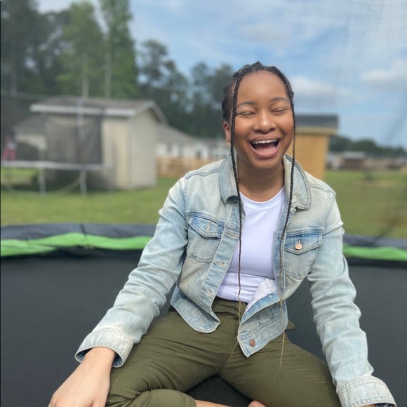Profile Picture of Alexis Mccowan (@lexthetrex99) on Poshmark
