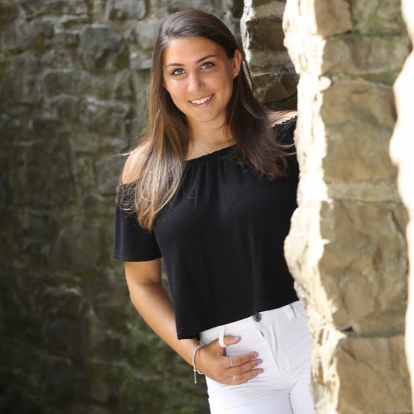 Profile Picture of Natalie Difrancesco (@ndifrancesco) on Poshmark