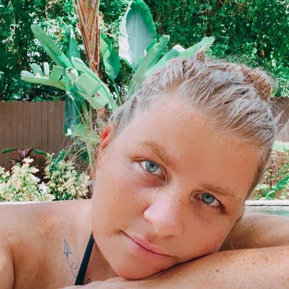 Profile Picture of Alice Parker (@alice_designs) on Poshmark