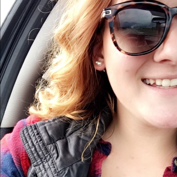 Kaite Swineford - Poshmark Profile Picture of Kaite Swineford (@kaites) on Poshmark