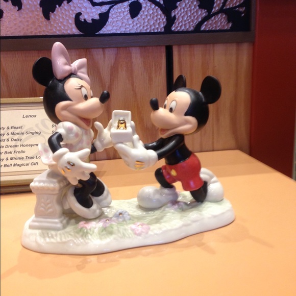 Profile Picture of Tori Newell (@toriirachellee) on Poshmark