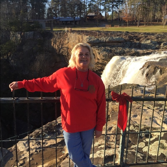 Profile Picture of Marion Watts (@mwwatts) on Poshmark