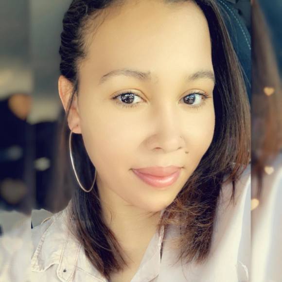 Profile Picture of Julia Tolliver (@jaquez_julia) on Poshmark