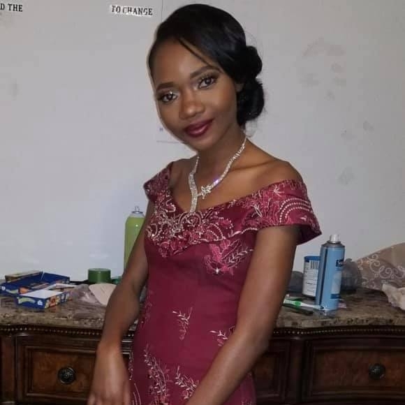 Profile Picture of Noella Gabriella (@noelavicky) on Poshmark