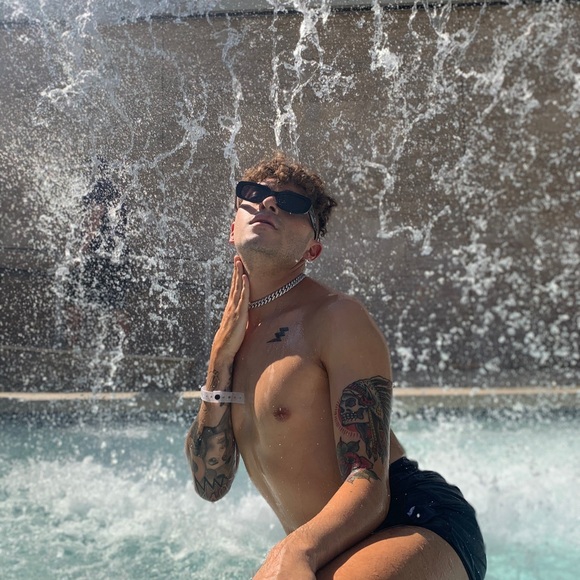 Profile Picture of Alexander Isaac (@alexanderisaaac) on Poshmark