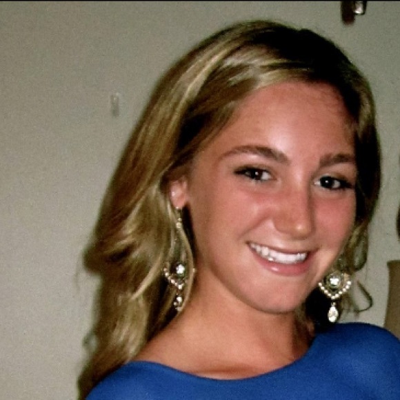 Profile Picture of Gabriella Gotzmann (@ggotzmann) on Poshmark